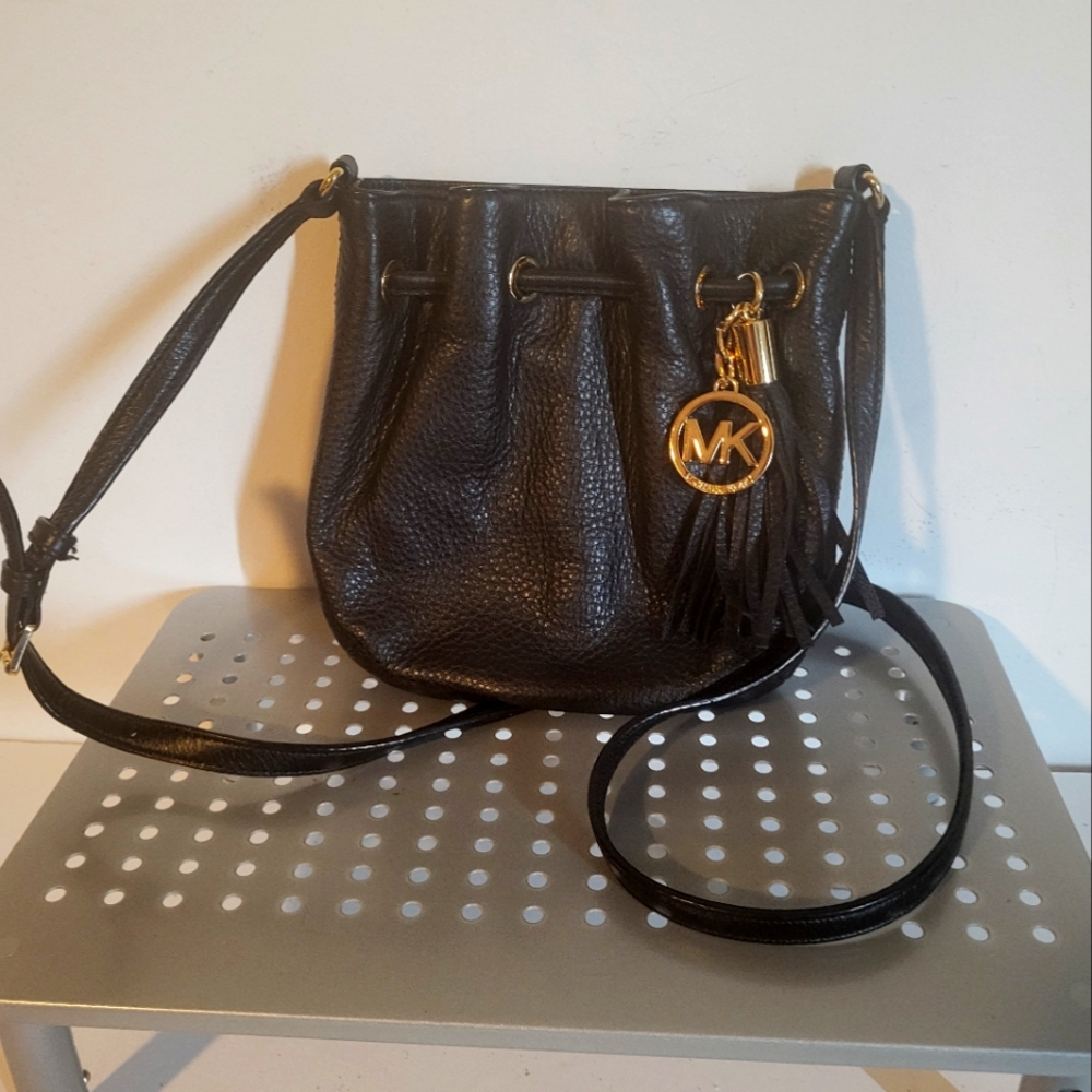 MICHAEL KORS BLACK LEATHER SMALL CROSSBODY